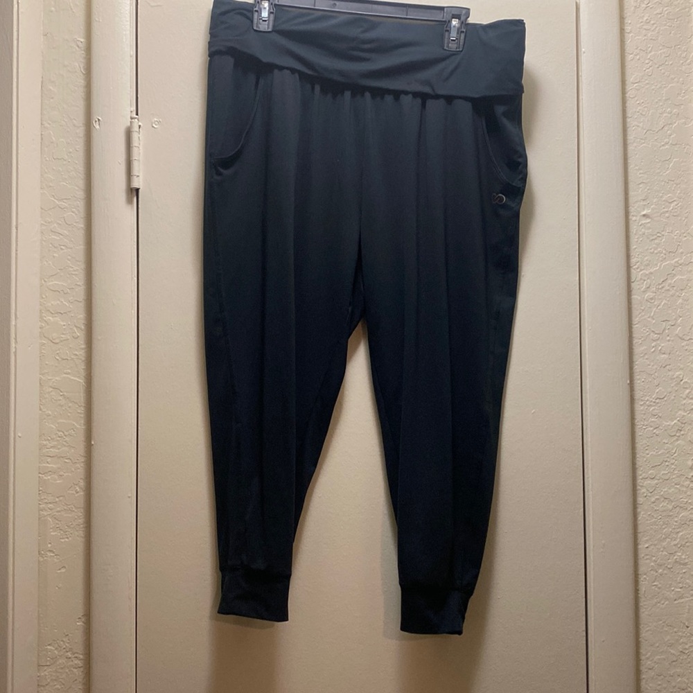 Calia by Carrie Underwood workout joggers. Women’s size large.